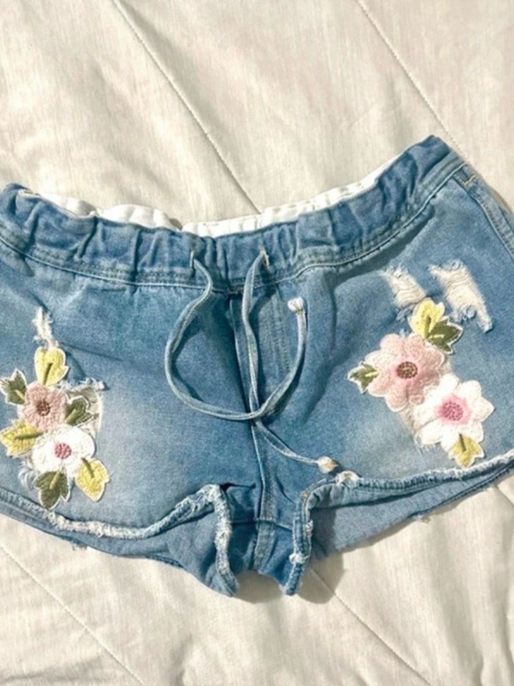 Sadie & Sage Light Blue Denim Embroidered Floral Drawstring Shorts